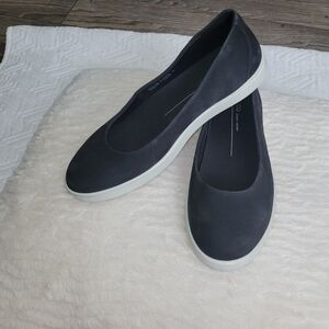 Ecco Women's Black Flats with White Sole. Used Excelent Condition